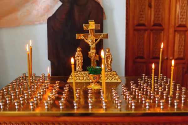 Gouden Kandelaar Orthodoxe Kerk Symbolische Orthodoxe Gouden Kruis Met Kruisiging — Stockfoto