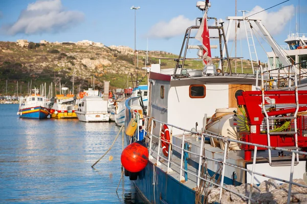 Coloridos Barcos Pesqueros Tradicionales Muelle Puerto Mgarr Isla Gozo Malta — Foto de Stock