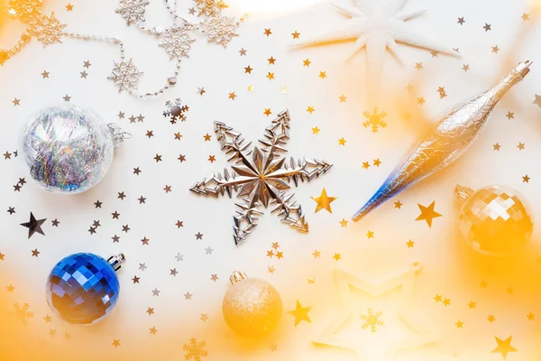 Kerstmis Nieuwjaar Vakantie Achtergrond Met Versieringen Lampen Zilver Blauw Glanzend — Stockfoto