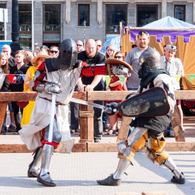 Moskova, Rusya - 19 Ağustos 2018. Festivalde eskrim tarihsel dönemini ve kez. Farklı centures tarihi yeniden inşası.