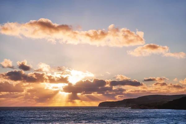 Belo Pôr Sol Com Raios Deus Sobre Mar Mediterrâneo Gozo — Fotografia de Stock