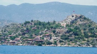 Antik köy, Simena, Kekova Adası yakınlarında. Antalya İli, Türkiye'de. Yat hareketli çekim.