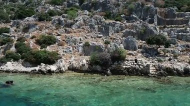 Kekova Demre yakınındaki küçük Türk Adası üzerinde batık şehir kalıntıları. Antalya İli, Türkiye.