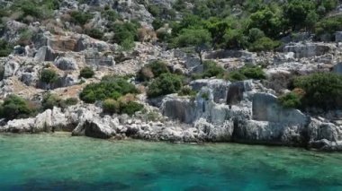 Kekova Demre yakınındaki küçük Türk Adası üzerinde batık şehir kalıntıları. Antalya İli, Türkiye.