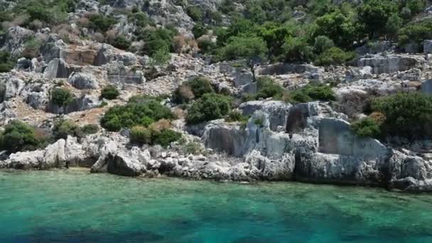 Kekova Demre yakınındaki küçük Türk Adası üzerinde batık şehir kalıntıları. Antalya İli, Türkiye. — Stok video