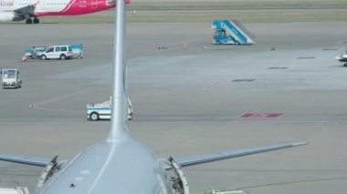 Antalya, Türkiye - 22 Mayıs 2018. Özel amaçlı kamyonet Havaalanı kalkış alanı üzerinde taşıma.
