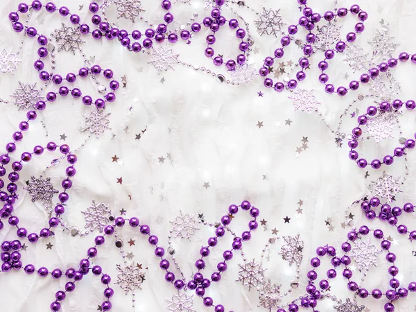 Fondo Navidad Año Nuevo Con Decoraciones Violetas Copos Nieve Bombillas — Foto de Stock