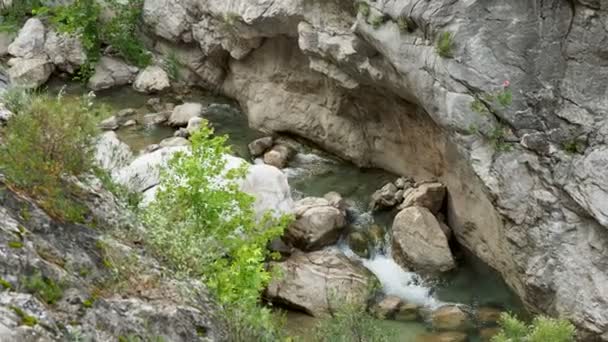 Goynuk folyó átfolyik a gyönyörű canyon. Természeti adottsága, Antalya province, Törökország. — Stock videók