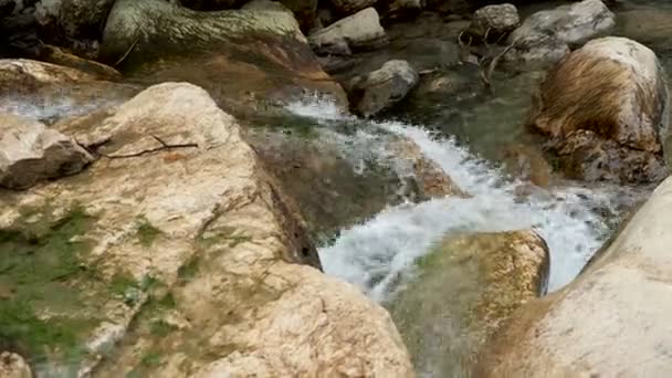 Goynuk folyó átfolyik a gyönyörű canyon. Természeti adottsága, Antalya province, Törökország. — Stock videók