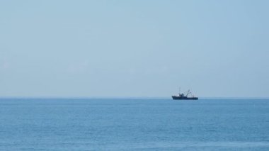 Fisher tekne gider Karadeniz, Adler, Rusya Federasyonu.