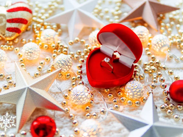 Χριστούγεννα Και Πρωτοχρονιά Αστέρων Διακόσμηση Λευκό Πλεκτά Φόντο Κόκκινη Καρδιά — Φωτογραφία Αρχείου