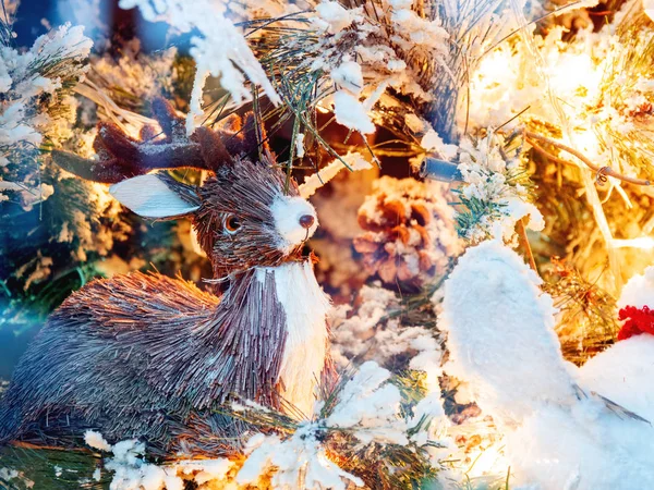Рождественские Новогодние Украшения Соломы Лампочек Искусственного Снега — стоковое фото