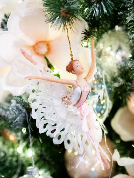 Маленькая Изящная Балерина Декоративная Игрушка Елки Красивое Украшение Празднования Нового — стоковое фото