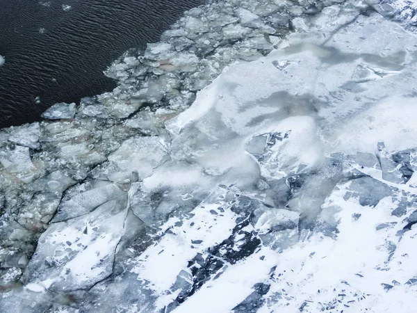 Glace Cassée Sur Une Rivière Gelée Eau Avec Des Éclats — Photo