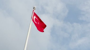 Türkiye üzerinde outdoor fener rüzgarda sallayarak bayrak. Türkiye.