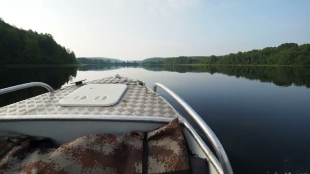 Kenozero στη λίμνη και τα νησιά. Γυρίσματα από ένα κινούμενο μηχανοκίνητο σκάφος. Εθνικό Πάρκο Kenozerskiy, Ρωσία. — Αρχείο Βίντεο