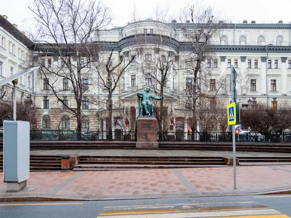 Moscow Rússia Janeiro 2018 Estátua Famoso Compositor Petr Tchaikovsky Frente — Fotografia de Stock