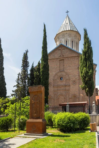 Catedral de Sioni de la Dormición en el casco histórico de Tiflis. Georgia país . — Foto de Stock