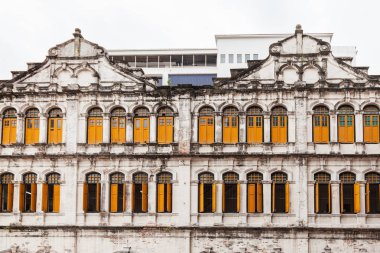 Eski koloni tarzı Leboh Pasar Besar Medan Pasar bina cephe. Kuala Lumpur, Malezya.
