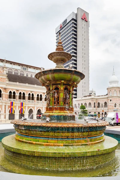 KUALA LUMPUR, MALASIA - 04 de febrero de 2013. Fuente Reina Victoria en Dataran Merdeka, Plaza de la Independencia . — Foto de Stock