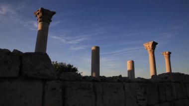 Chersonesus bazilikası kalıntıları, modern Sivastopol yakınlarındaki antik Yunan kenti. Sonbahar gün batımı. Unesco Dünya Mirası. Crimea, Rusya Federasyonu.