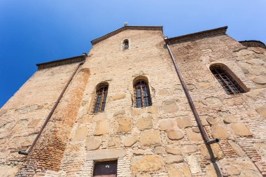 Bakire nin Yurt metekhi Kilisesi taş duvarlar. Tiflis' in ünlü simgesi, Gürcistan.