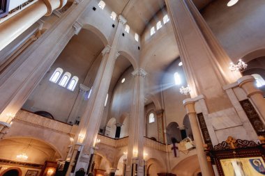 Tiflis Holy Trinity Katedrali'nin iç. Sameba Kilisesi'nde kapalı detayları. Gürcistan.