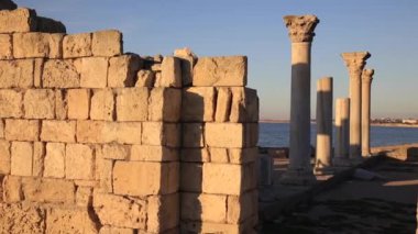 Chersonesus bazilikası kalıntıları, modern Sivastopol yakınlarındaki antik Yunan kenti. Sonbahar gün batımı. Unesco Dünya Mirası. Crimea, Rusya Federasyonu.