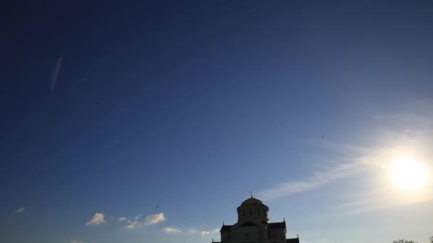 Ruínas de Chersonesus - cidade grega antiga perto de Sevastopol moderno. Catedral de St. Vladimirs. Património Mundial da UNESCO. Crimeia, Rússia . — Vídeo de Stock