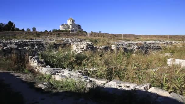 Las ruinas de Chersonesus - la ciudad antigua griega cerca de Sebastopol moderno. Catedral de San Vladimires. UNESCO Patrimonio de la Humanidad. Crimea — Vídeo de stock