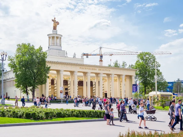 MOSCOW, RÚSSIA - 10 de maio de 2019. Pavilhão Bielorrússia na chamada Praça Industrial da Exposição de Realizações Econômicas (VDNH ). — Fotografia de Stock