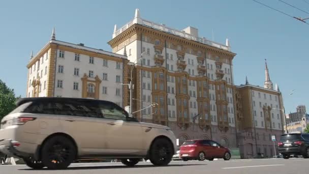 Μόσχα, Ρωσία-18 Μαΐου, 2019. Πρεσβεία των Ηνωμένων Πολιτειών της Αμερικής στη Μόσχα. Οικοδόμηση της διπλωματικής αποστολής των ΗΠΑ. — Αρχείο Βίντεο