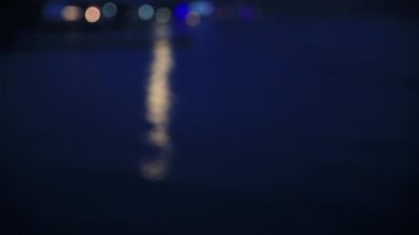 Ay ışığı yolundan gece görünümü. Karadeniz. Kırım.