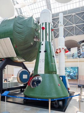 Moskova, Rusya - 08 Haziran 2019. İç ve Pavilion Uzay ve Ulaşım showpieces. Almaz uzay istasyonu Ekonomik Başarılar Sergisi (Vdnh).