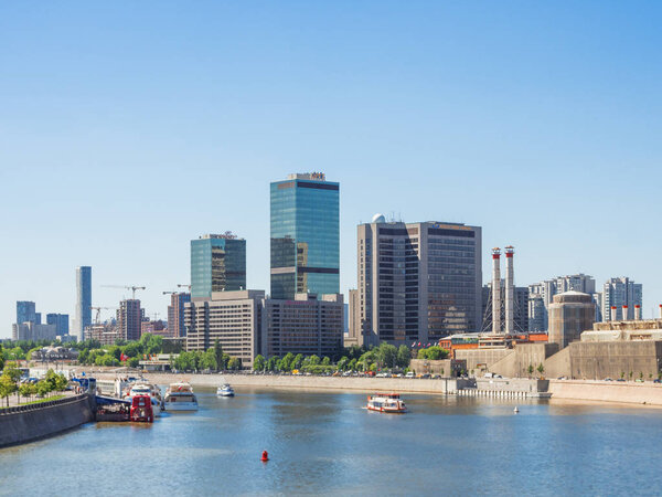 МОСКВА, Россия - 18 мая 2019 года. Гостиница Crowne Plaza, Всемирный торговый центр, Трехгорская мануфактура. Современные достопримечательности в историческом центре Москвы
.