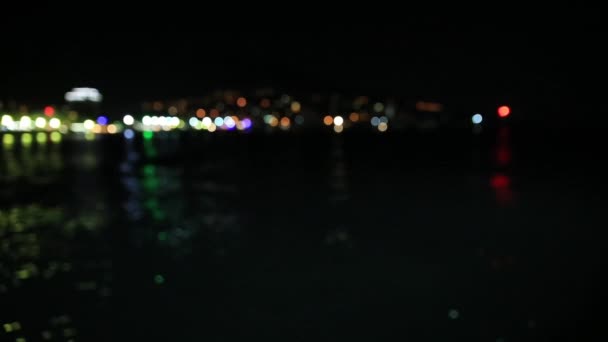 黒海からヤルタ町のパノラマビュー 堤防の夜の生活 照明が消えた クリミア ウクライナ — ストック動画