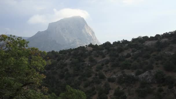 Novyi Svit, Kırım yakınlarındaki dağlar. Yaz gün batımı manzara. — Stok video