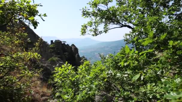 Famoso Valle Fantasma con rocas de forma extraña. Montañas Demerdji. Crimea — Vídeo de stock