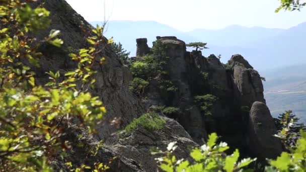 Híres Ghost Valley-ben furcsán alakú sziklák. Demerdzsi hegység. Krím — Stock videók