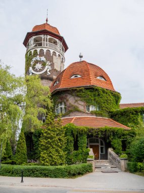 Su kulesi ve su ve çamur banyosunun bitişik rotundal binası. Rauschen 'de inşa edildi, şimdi de Svetlogorsk' ta..