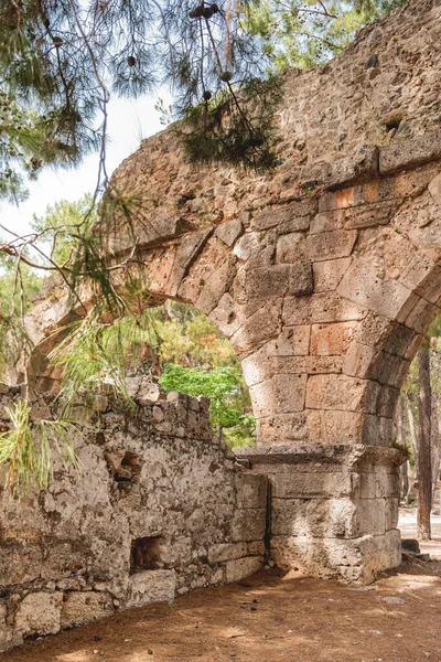 Ruinas Acueducto Antigua Ciudad Phaselis Famoso Monumento Arquitectónico Distrito Kemer —  Fotos de Stock