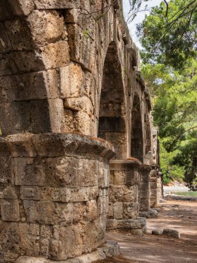Antik Phaselis şehrinin su kemeri kalıntıları. Ünlü mimari simgesi, Kemer bölgesi, Antalya. Türkiye.