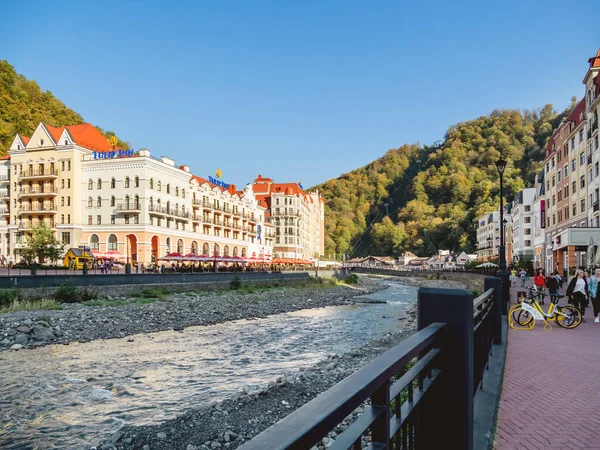 Sochi Rusia Octubre 2018 Terraplén Del Río Mzymta Rosa Dolina —  Fotos de Stock