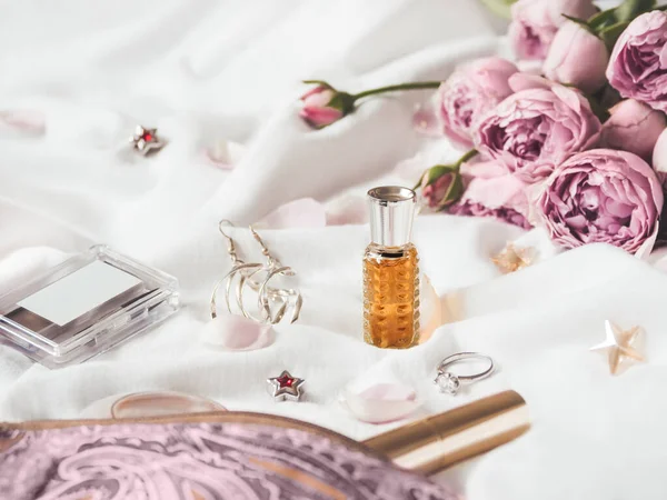 Cosmetic Bag Crumpled White Fabric Background Decorative Cosmetic Perfume Mascara — Stock Photo, Image