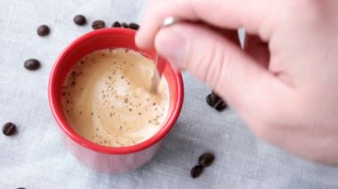 Bir fincan sıcak espresso.