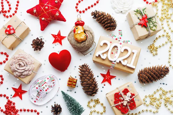 Presentes Natal Com Decorações Ano Novo 2021 Presentes Papel Artesanal — Fotografia de Stock