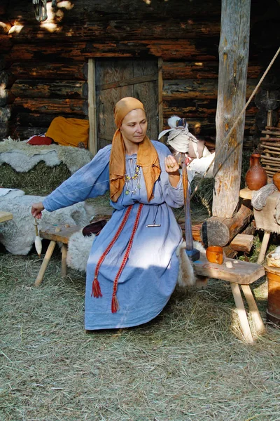 Moskova Rusya Ağustos 2018 Kadın Geleneksel Kıyafet Moskova Festivali Nde — Stok fotoğraf