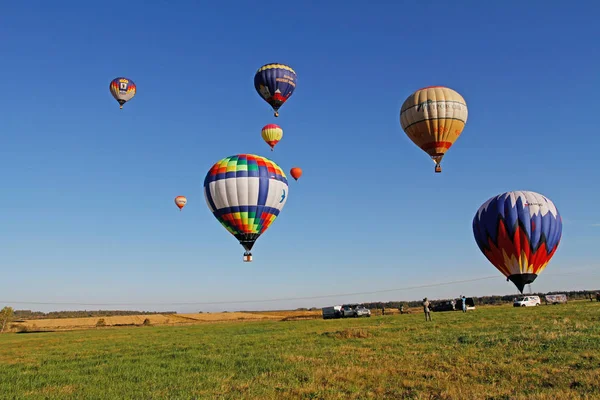 Pereslavl-Zalessky, Rusya-23 Eylül 2017: sıcak hava balonları uçuş Pereslavl-Zalessky Havacılık Festivali