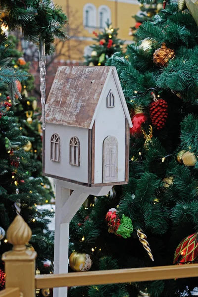 Small Wooden House Pole Installation Christmas Festival — Stock Photo, Image