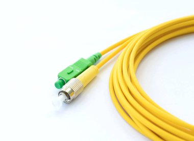 Beyaz arka plan üzerinde izole Optik lif kablolar